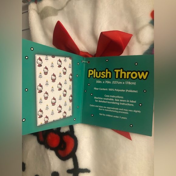 NWT Sanrio Hello Kitty Christmas Plush Throw Blanket - Picture 3 of 6